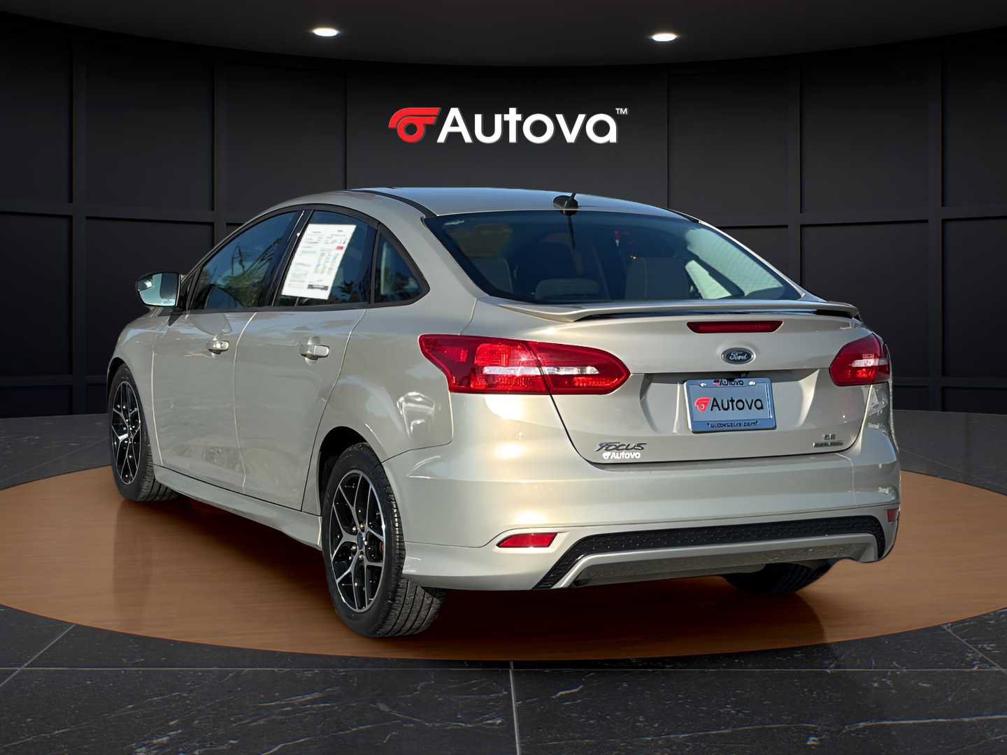 Used 2015 Ford Focus SE w/ SE Sport Package FWD image 3