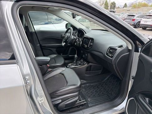 Used 2020 Jeep Compass Latitude AWD/4WD image 32