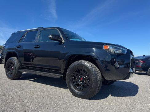 Used 2020 Toyota 4Runner SR5 Premium w/ Moonroof Package image 2