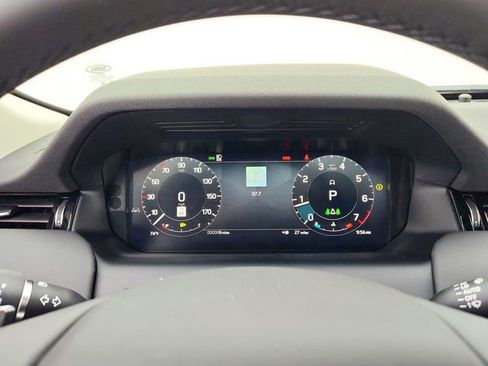 Used 2025 Land Rover Discovery Sport S image 24