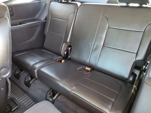 Used 2021 Chevrolet Traverse RS FWD image 22