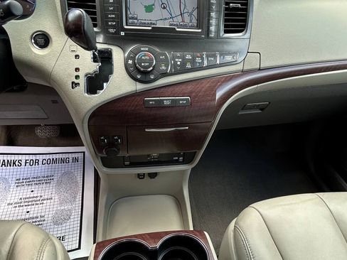 Used 2013 Toyota Sienna XLE w/ Premium Pkg FWD image 14