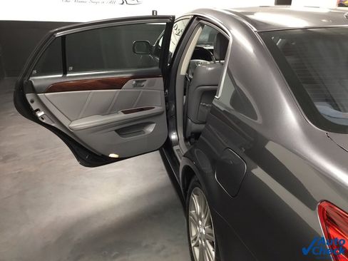 Used 2009 Toyota Avalon Limited image 26