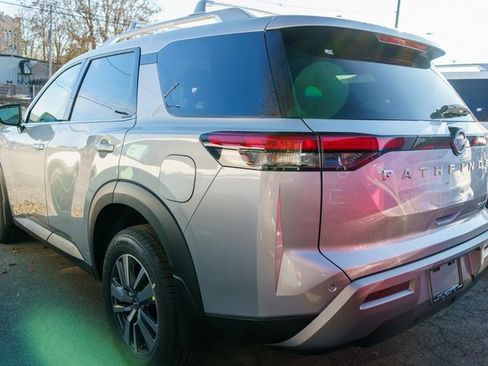 New 2025 Nissan Pathfinder SL image 5