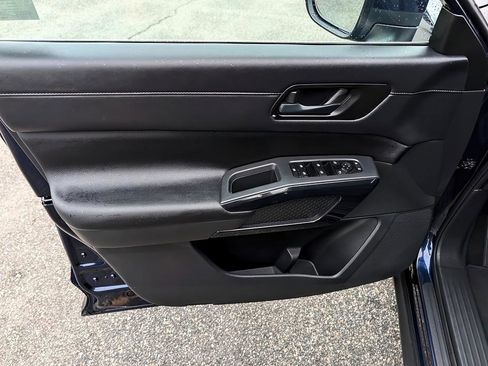 Used 2025 Nissan Pathfinder SV AWD/4WD image 16