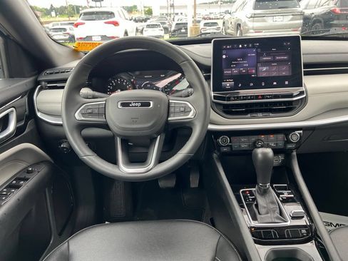 Used 2025 Jeep Compass Limited AWD/4WD image 31