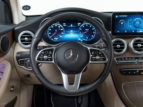 Certified 2022 Mercedes-Benz GLC 300 4MATIC w/ Premium Package Lite image 17