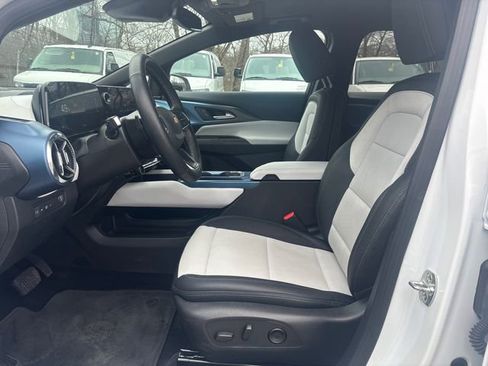 Certified 2025 Chevrolet Equinox EV LT FWD image 9