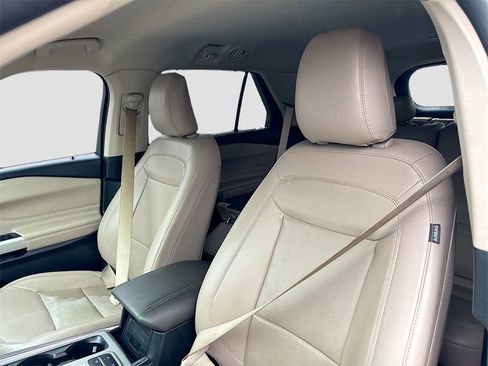 Used 2022 Ford Explorer Limited image 22