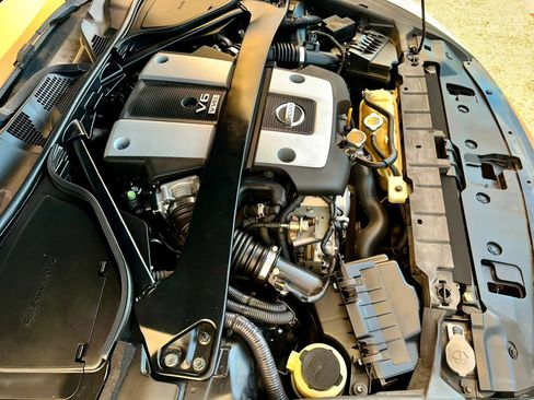 Used 2016 Nissan 370Z Touring RWD image 39