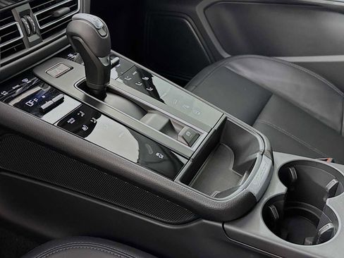 Certified 2026 Porsche Macan image 20