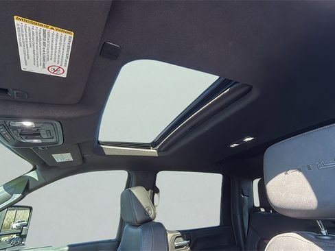 Used 2023 GMC Sierra 2500 AT4 w/ AT4 Preferred Package image 10