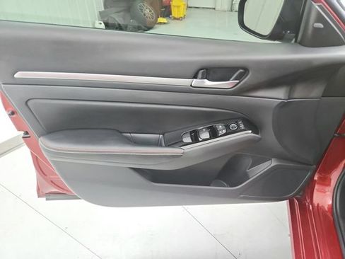 Used 2024 Nissan Altima 2.5 SR w/ SR Premium Package FWD image 33