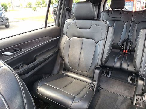 Used 2024 Jeep Grand Cherokee L Limited AWD/4WD image 12