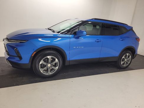 Used 2024 Chevrolet Blazer LT w/ Convenience Package FWD image 2