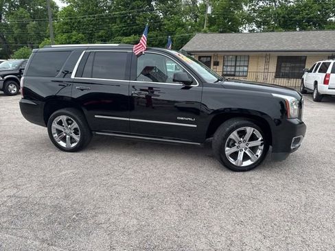 Used 2019 GMC Yukon Denali w/ Denali Ultimate Package RWD image 12