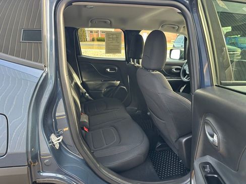 Used 2022 Jeep Renegade Latitude image 17