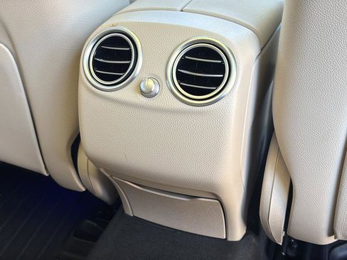 Used 2020 Mercedes-Benz GLC 300 4MATIC image 43