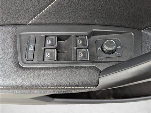 Certified 2023 Volkswagen Tiguan SE FWD image 10