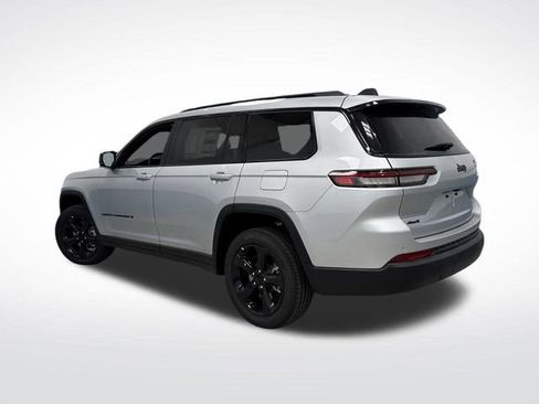 New 2025 Jeep Grand Cherokee L Altitude image 3