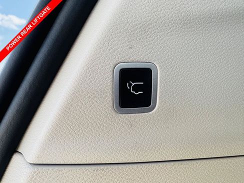 Used 2023 Chrysler Pacifica Touring-L FWD image 14