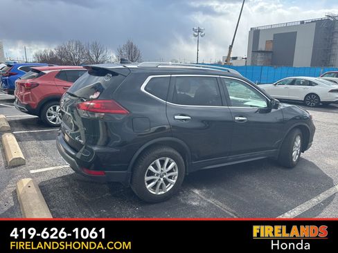 Used 2018 Nissan Rogue SV w/ Sun & Sound Touring Package image 5