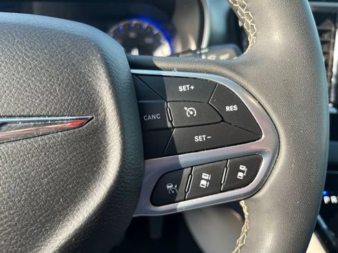 Used 2023 Chrysler Pacifica Touring-L FWD image 20