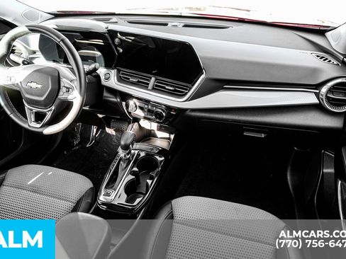 Used 2025 Chevrolet Trax LT w/ LT Convenience Package image 26