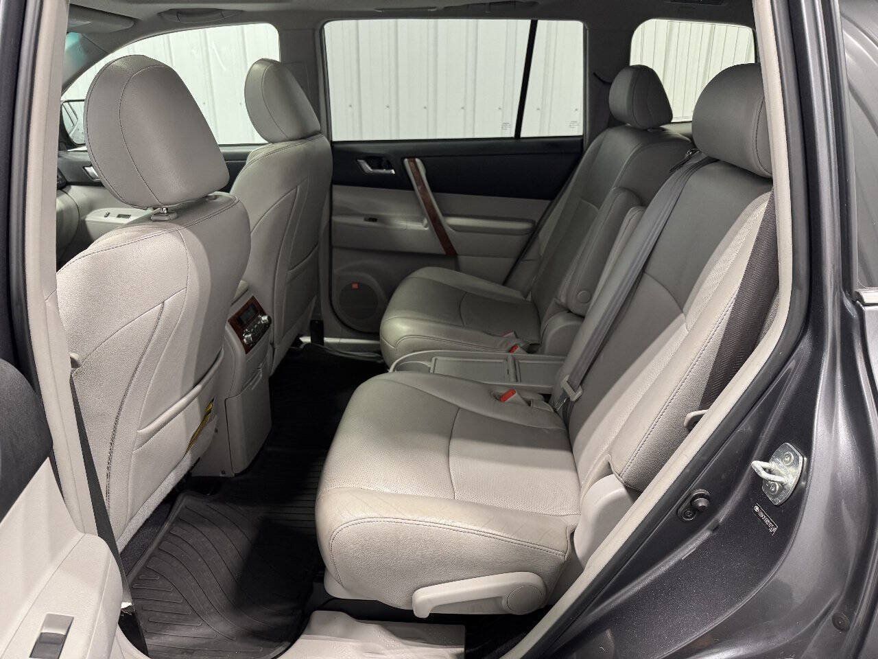 Used 2013 Toyota Highlander Limited AWD/4WD image 10