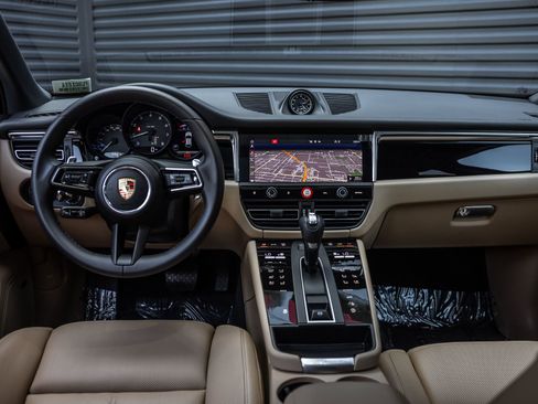 Certified 2026 Porsche Macan AWD/4WD image 12
