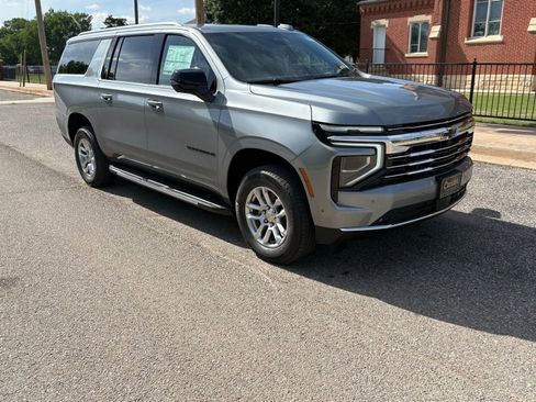 New 2026 Chevrolet Suburban LT AWD/4WD image 2
