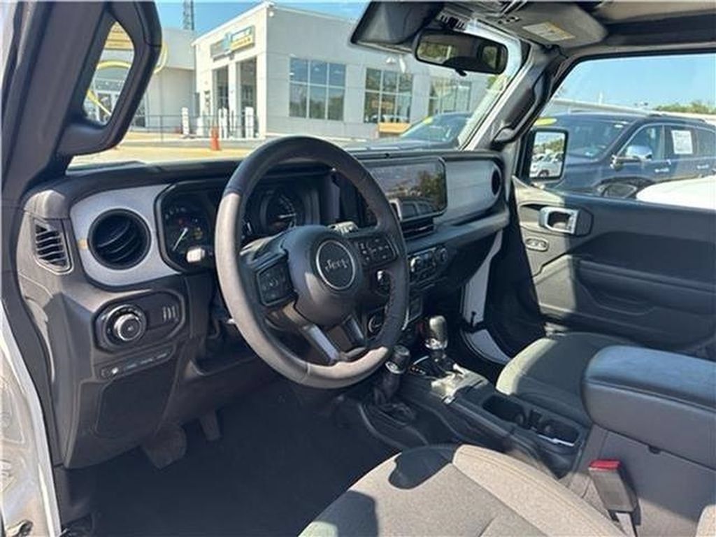 Used 2024 Jeep Wrangler Unlimited AWD/4WD image 50