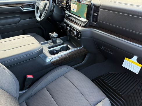 New 2026 GMC Sierra 1500 Elevation image 12