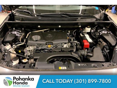 Used 2021 Toyota RAV4 LE image 9