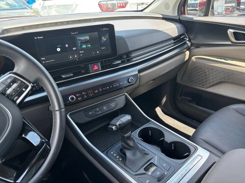 Used 2026 Kia Carnival FWD image 14