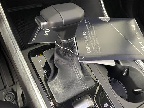 New 2026 Kia Carnival SX image 9