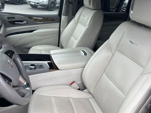 Used 2022 Cadillac Escalade ESV Premium Luxury Platinum w/ Heavy-Duty Trailer Package image 12