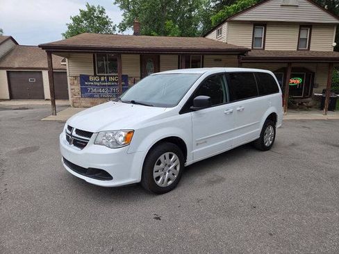 Used 2017 Dodge Grand Caravan SE w/ Power Window Group FWD image 2
