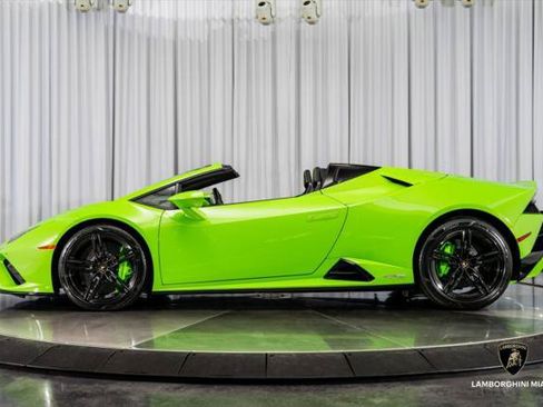 Used 2021 Lamborghini Huracan EVO RWD image 12
