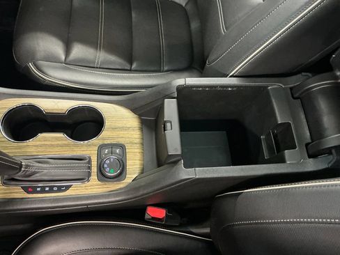 Used 2019 GMC Acadia Denali w/ Technology Package AWD/4WD image 26