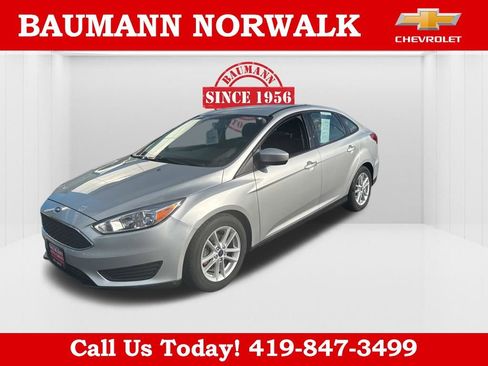 Used 2018 Ford Focus SE FWD image 1