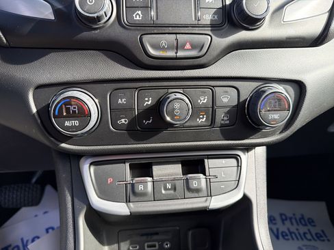 Certified 2022 GMC Terrain SLT image 16