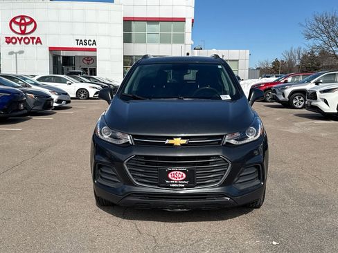 Used 2017 Chevrolet Trax LT image 2