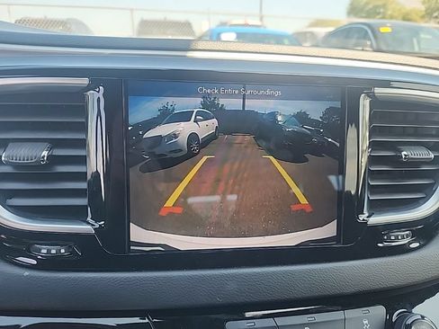 Used 2019 Chrysler Pacifica Touring-L w/ S Appearance Package FWD image 22