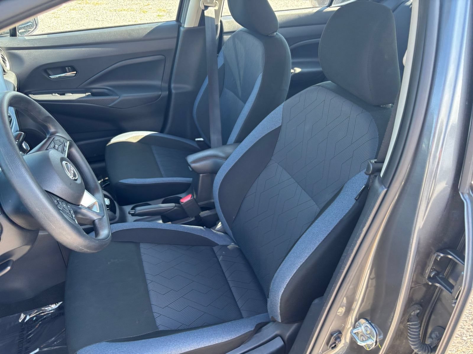Used 2025 Nissan Versa SV FWD image 33