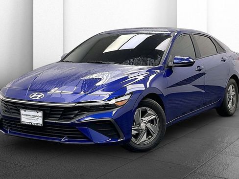 Certified 2024 Hyundai Elantra SE image 9