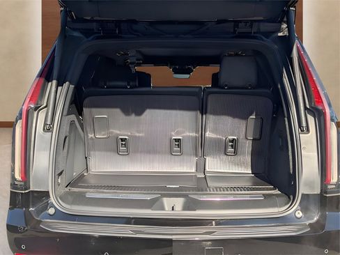 Used 2021 Cadillac Escalade Sport Platinum w/ LPO, ONYX Package image 32