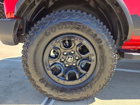 Used 2022 Ford Bronco Wildtrak image 23