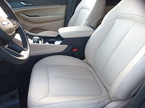 New 2025 Jeep Grand Cherokee L Limited w/ MOPAR Finishing Package image 19