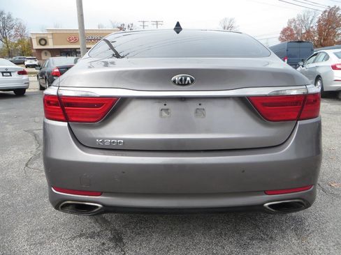 Used 2016 Kia K900 Luxury image 25